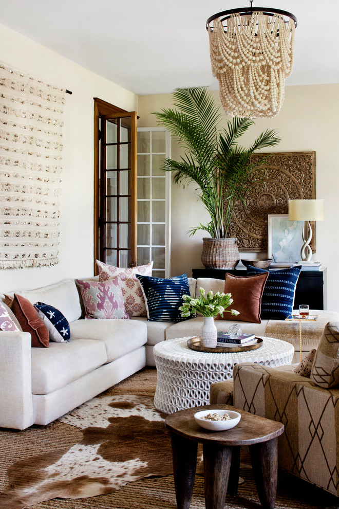 Transitional living room photo in Baltimore with beige walls