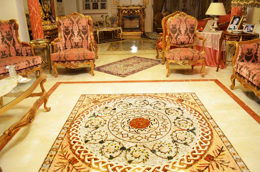 Esempio di un soggiorno tradizionale con pavimento in marmo e pavimento multicolore