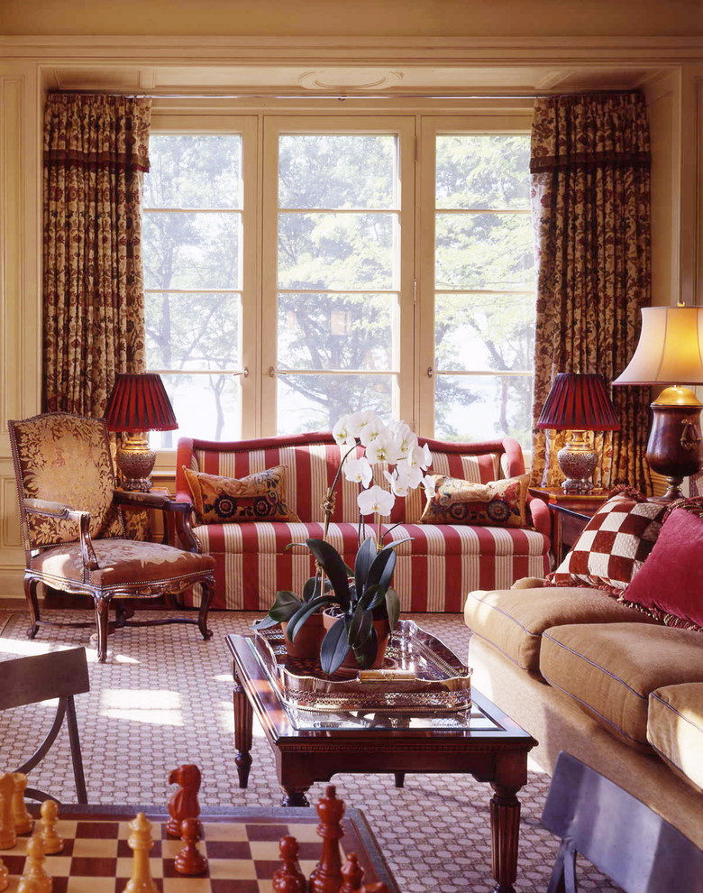 Design ideas for a traditional living room in New York.