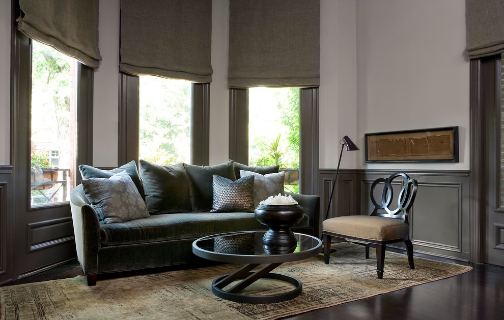 На фото: парадная, изолированная гостиная комната среднего размера в стиле неоклассика (современная классика) с серыми стенами и темным паркетным полом без камина, телевизора