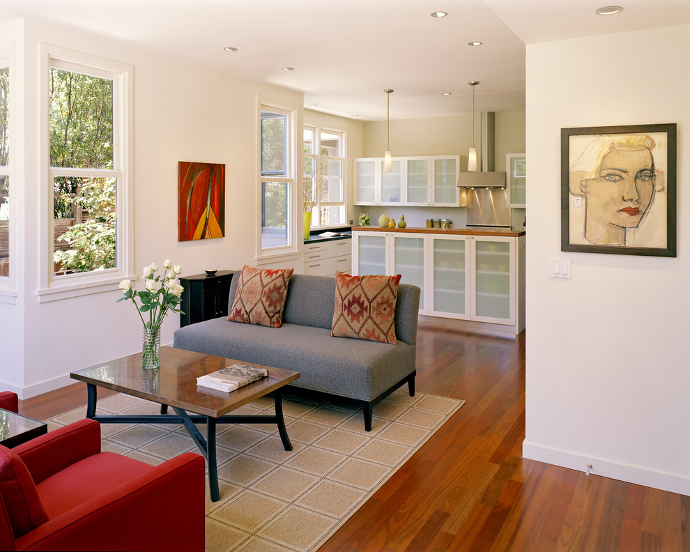Kleines, Fernseherloses, Offenes Modernes Wohnzimmer ohne Kamin mit weißer Wandfarbe in San Francisco