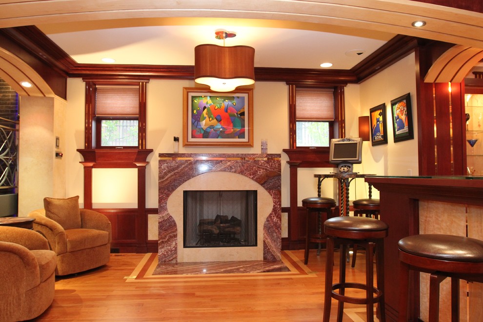Photo of a traditional living room in Chicago.
