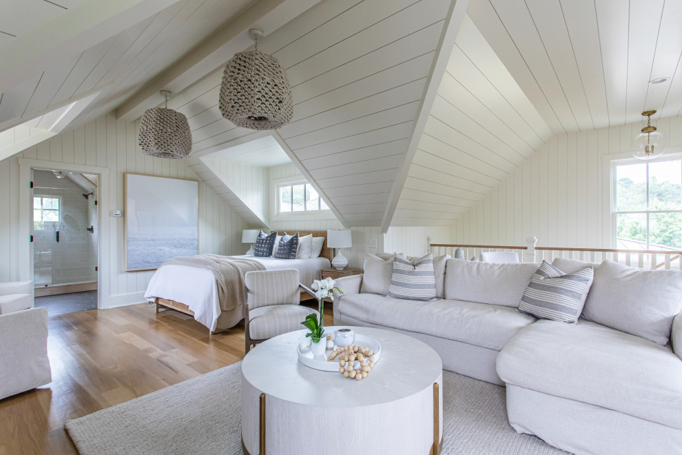 Inspiration för ett vintage vardagsrum, med vita väggar, ljust trägolv och brunt golv