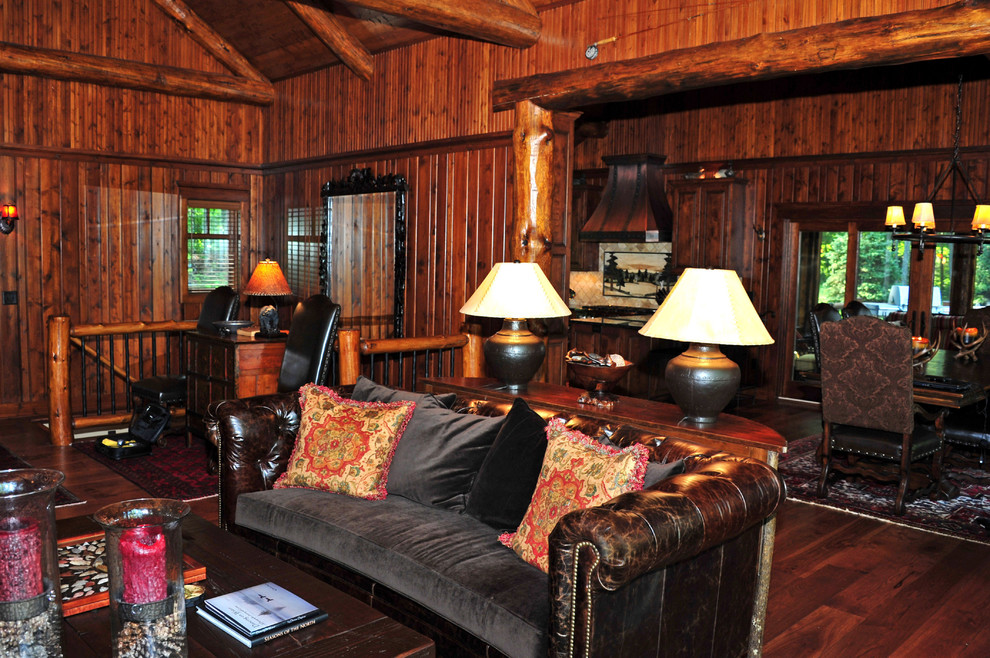 Idee per un soggiorno stile rurale di medie dimensioni e aperto con sala formale, pareti marroni, pavimento in legno massello medio e pavimento marrone