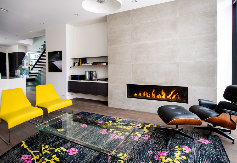Foto di un soggiorno moderno aperto con camino lineare Ribbon, nessuna TV e tappeto