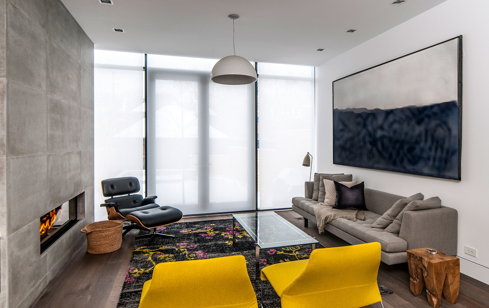 Стильный дизайн: гостиная комната среднего размера в стиле модернизм с белыми стенами и горизонтальным камином - последний тренд
