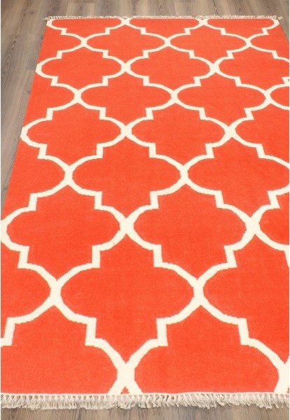 サンフランシスコにある低価格の小さなアジアンスタイルのおしゃれなリビング (カーペット敷き、オレンジの床) の写真