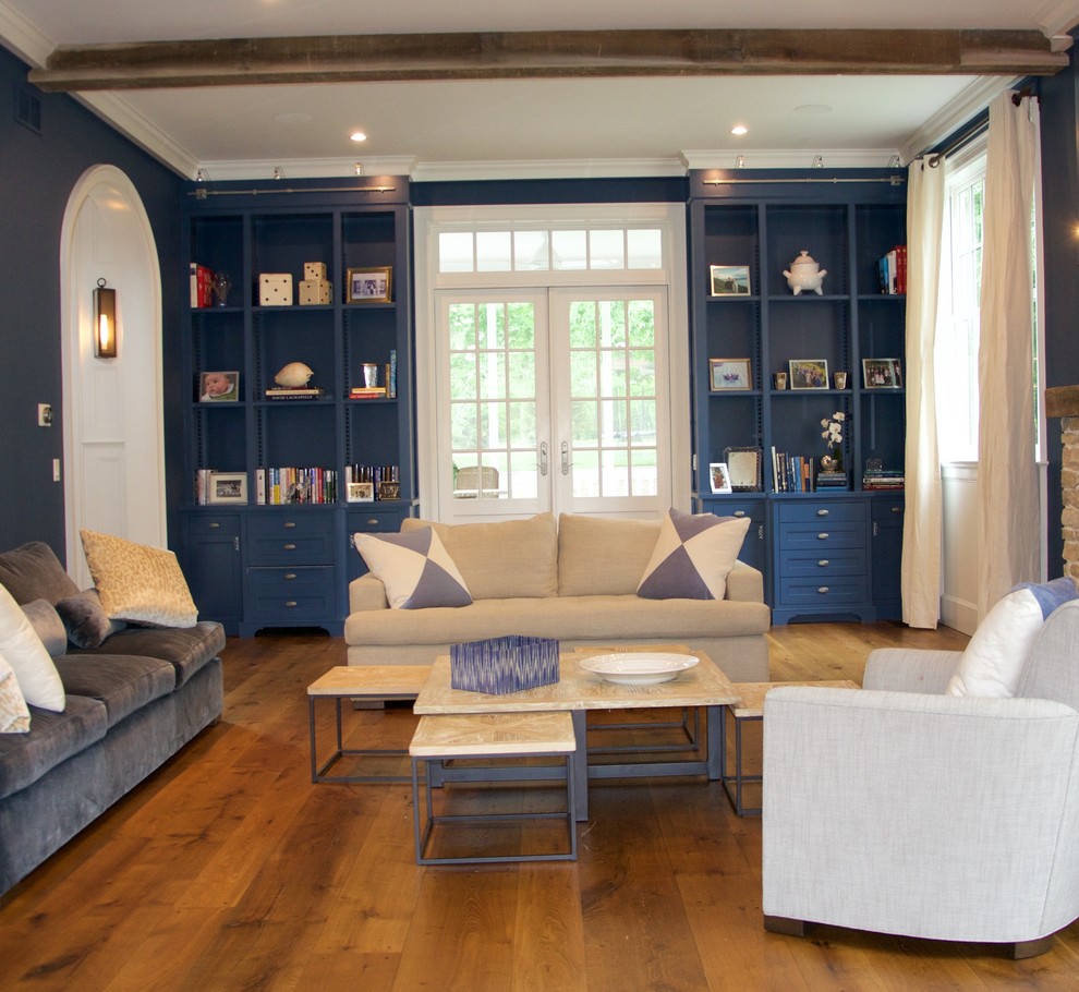 Idéer för mellanstora vintage separata vardagsrum, med ett finrum, blå väggar, mellanmörkt trägolv, en standard öppen spis, en spiselkrans i tegelsten och brunt golv