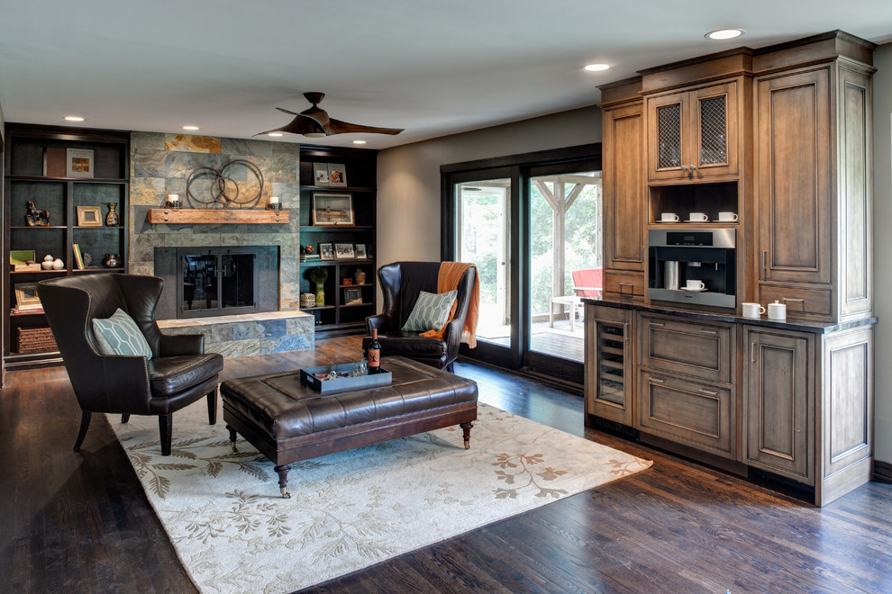 Example of a classic living room design in Chicago