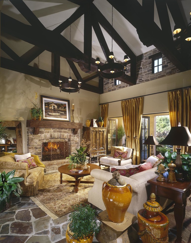 Example of a living room design in San Diego