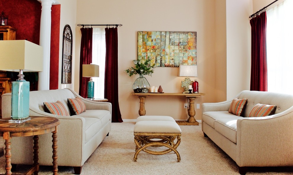 Mittelgroßes, Repräsentatives, Fernseherloses, Offenes Mediterranes Wohnzimmer ohne Kamin mit beiger Wandfarbe und Teppichboden in Washington, D.C.