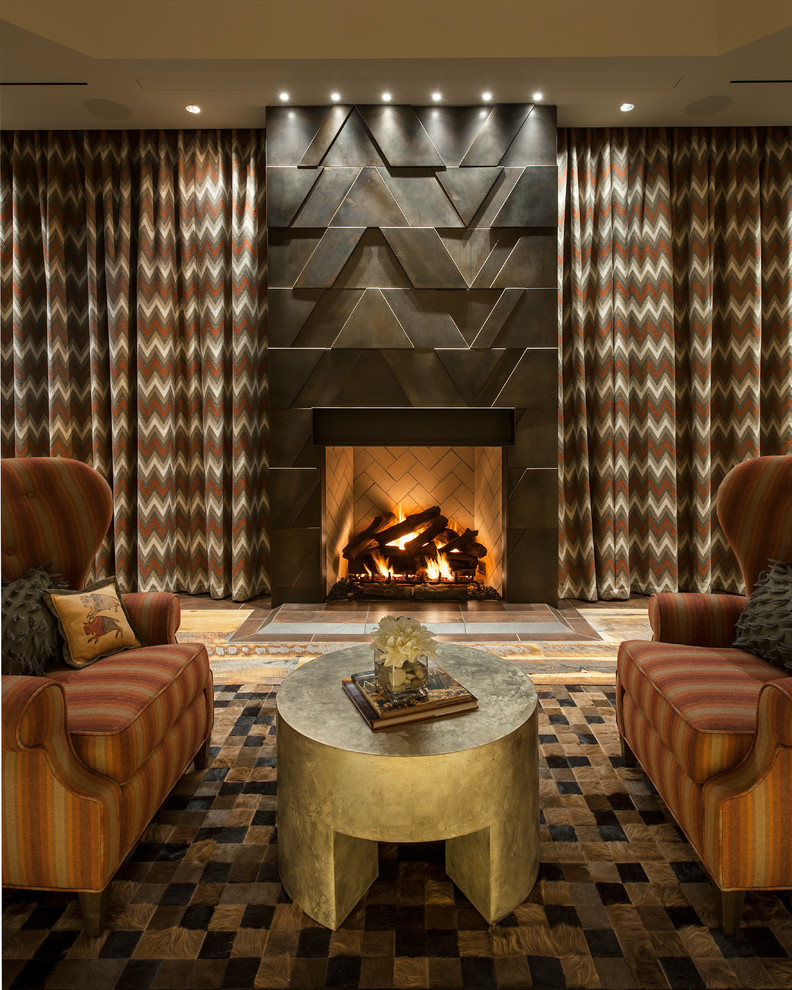 Foto di un soggiorno stile americano con sala formale, camino classico e cornice del camino in metallo