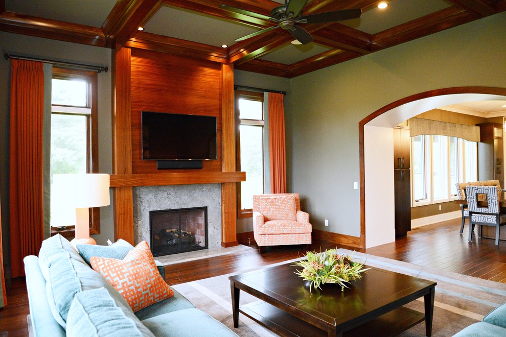 Exemple d'un salon tendance ouvert avec un mur bleu, un sol en bois brun, une cheminée standard, un manteau de cheminée en bois et un téléviseur fixé au mur.