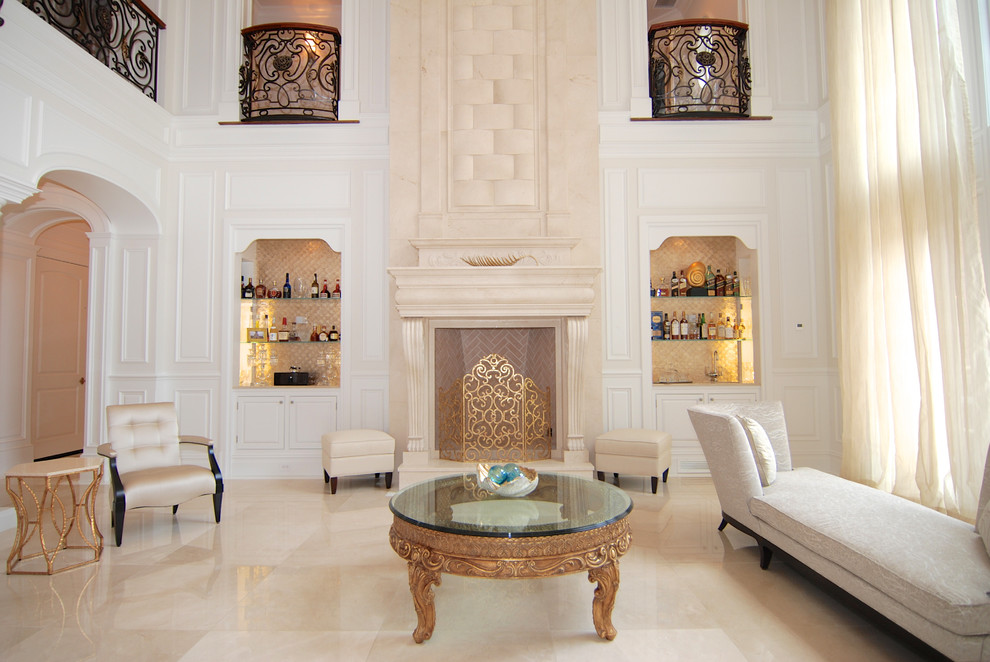 Foto de salón para visitas abierto clásico grande sin televisor con paredes blancas, suelo de mármol, todas las chimeneas, marco de chimenea de piedra y suelo beige