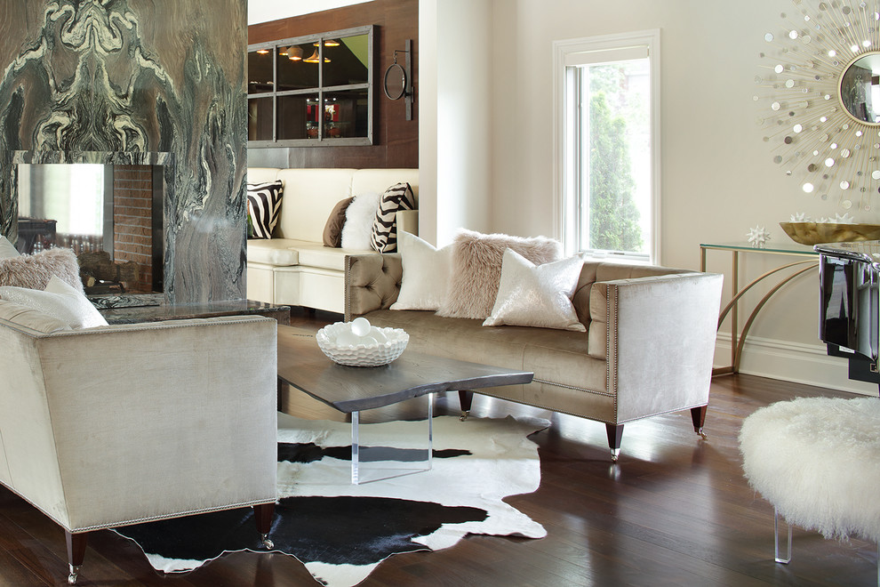 Imagen de salón para visitas abierto clásico renovado con paredes beige, suelo de madera oscura y chimenea de doble cara
