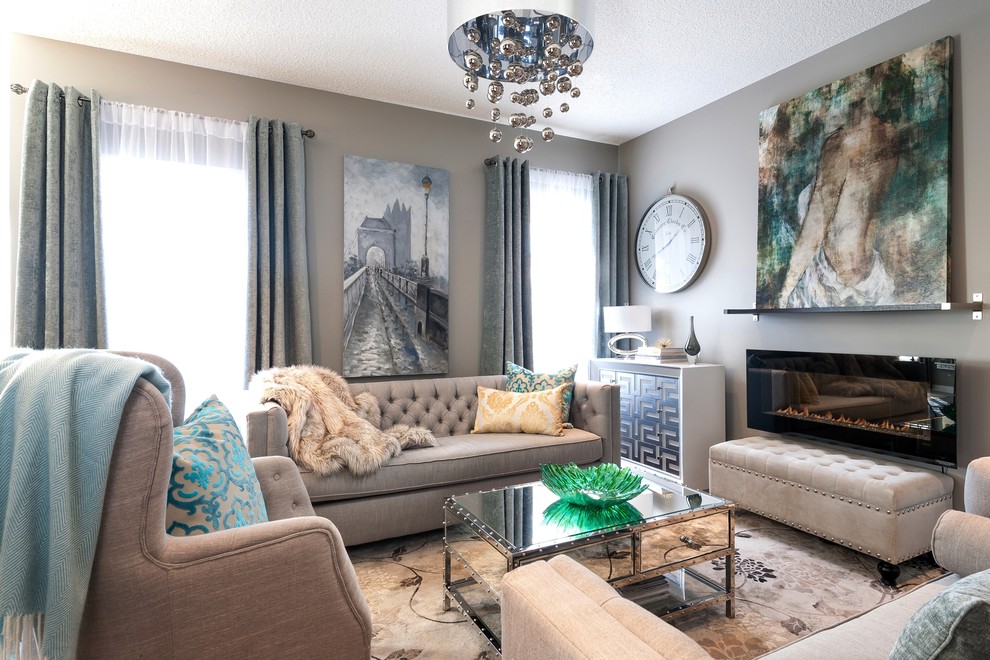 Mittelgroßes, Offenes Modernes Wohnzimmer mit grauer Wandfarbe, Teppichboden und Gaskamin in Calgary