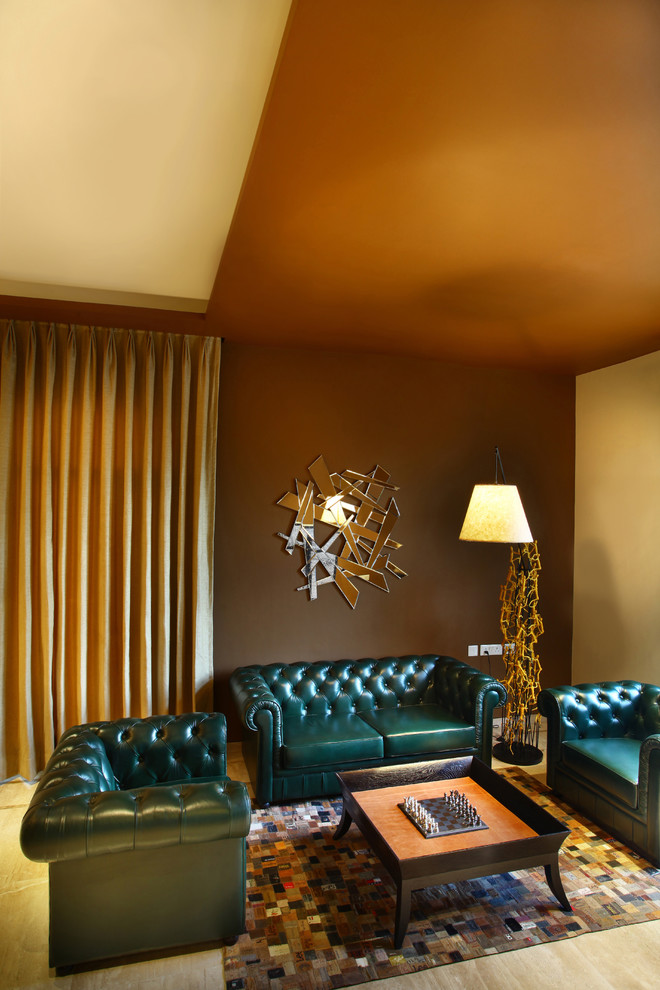 Example of an eclectic living room design in Delhi