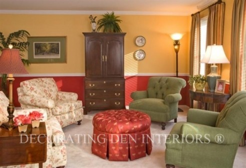 Ispirazione per un piccolo soggiorno tradizionale con sala formale, pareti gialle, moquette, nessun camino e nessuna TV