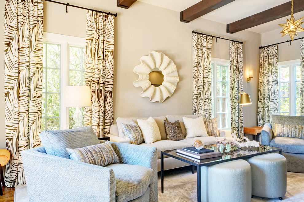Imagen de salón para visitas abierto tradicional renovado de tamaño medio con paredes beige y moqueta