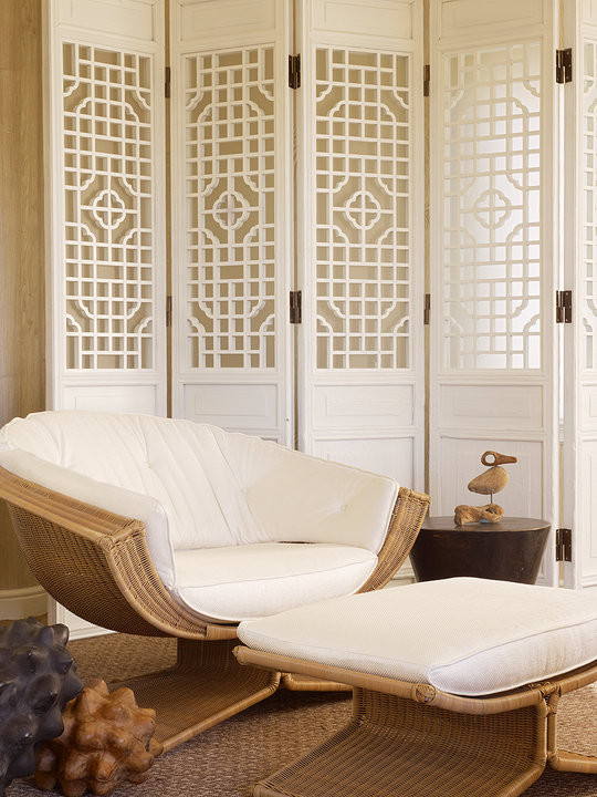 Example of an island style living room design in San Francisco