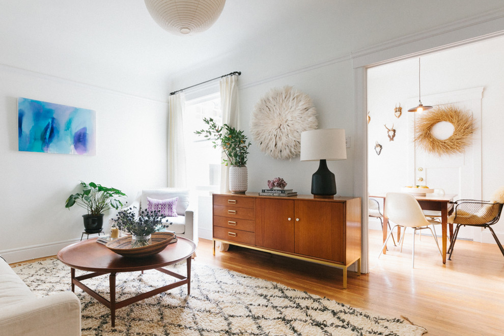 This is an example of a midcentury living room in San Francisco.