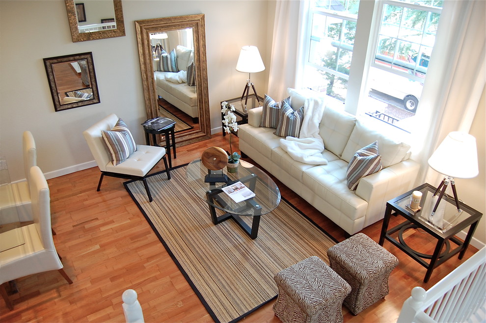 This is an example of a contemporary living room in San Francisco.