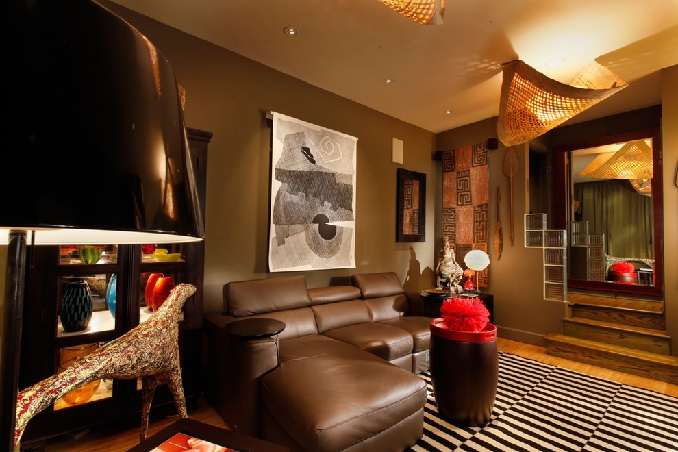Immagine di un soggiorno etnico con pareti marroni