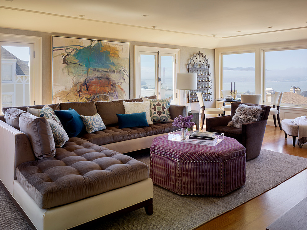 Großes, Fernseherloses, Abgetrenntes Klassisches Wohnzimmer mit grauer Wandfarbe und Teppichboden in San Francisco