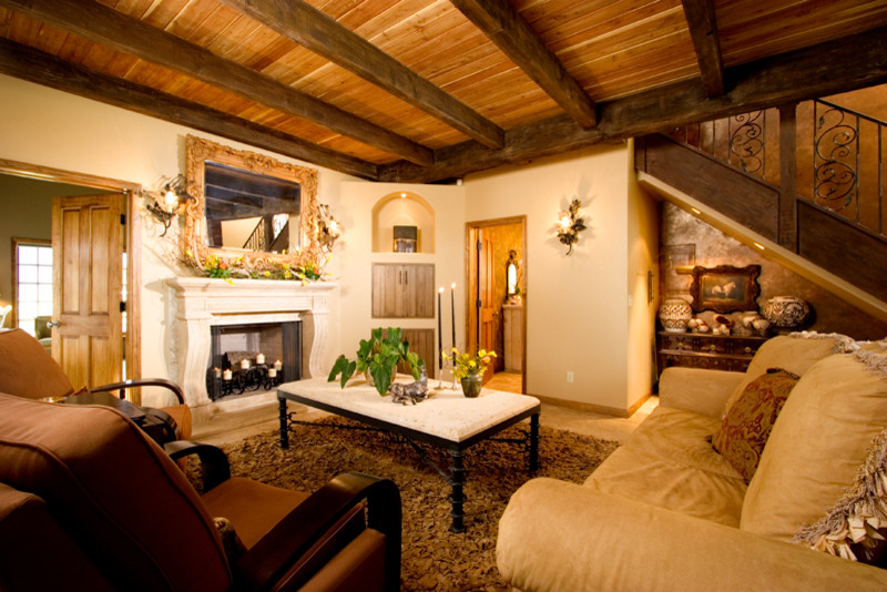 Foto di un grande soggiorno american style aperto con sala formale, pareti beige, pavimento in gres porcellanato, camino classico e nessuna TV