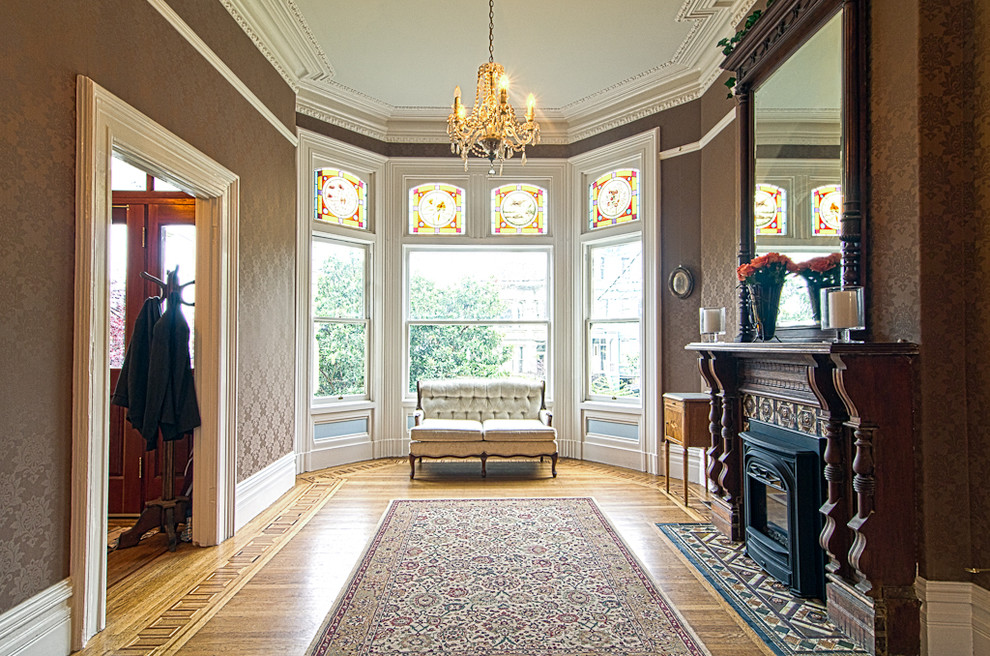 Example of an ornate living room design in San Francisco