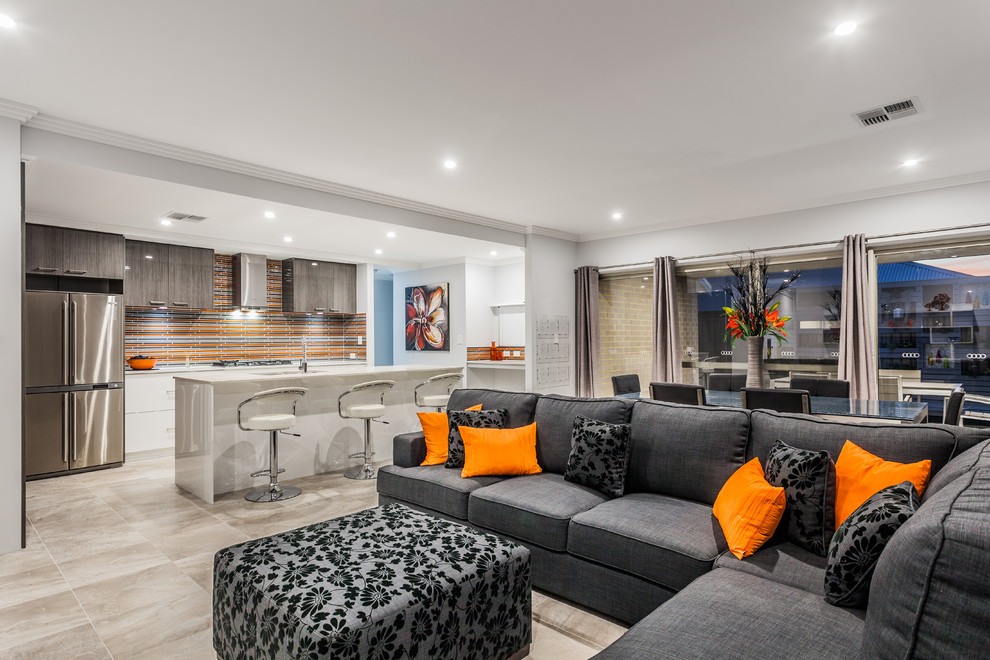 Offenes Modernes Wohnzimmer mit grauer Wandfarbe in Perth