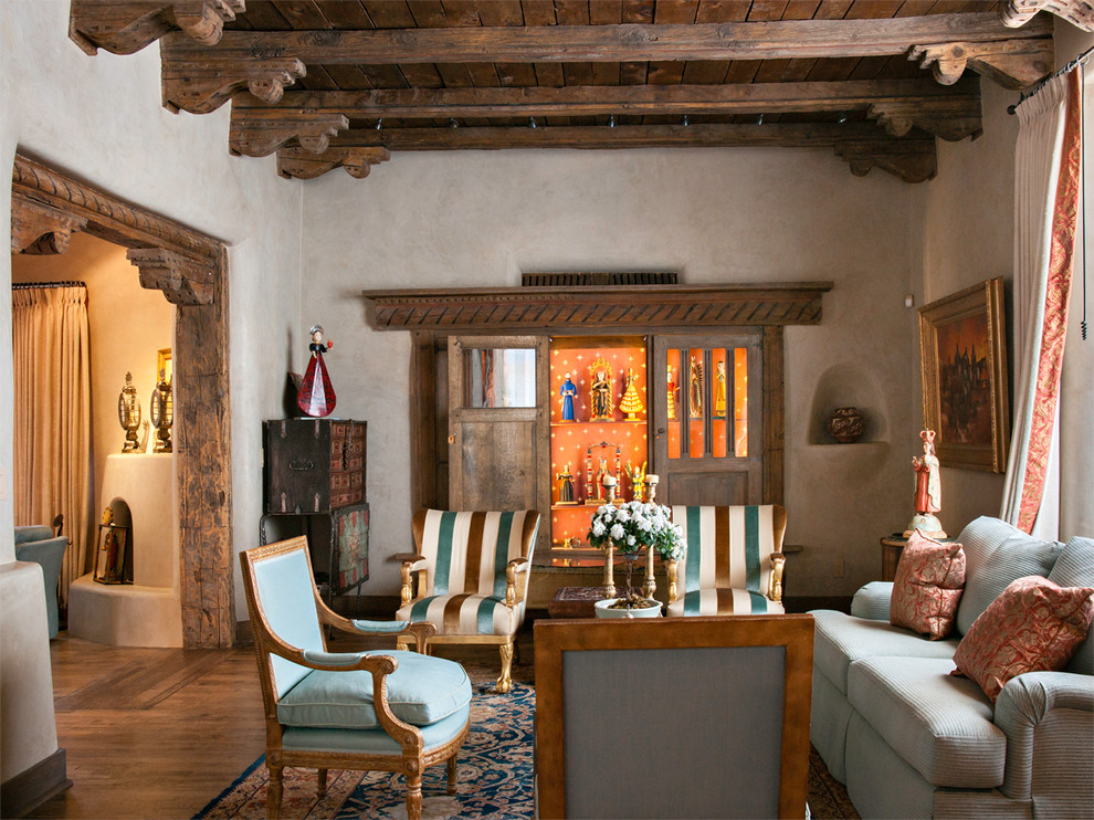 Foto de salón para visitas cerrado mediterráneo grande sin televisor y chimenea con paredes beige y suelo de madera oscura