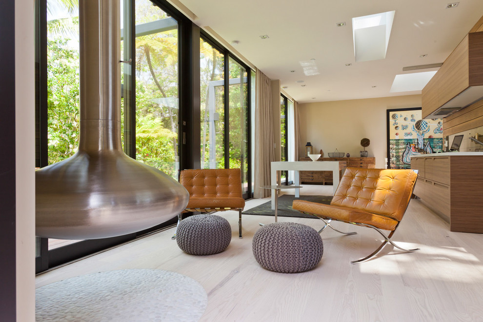 Minimalist living room photo in Los Angeles