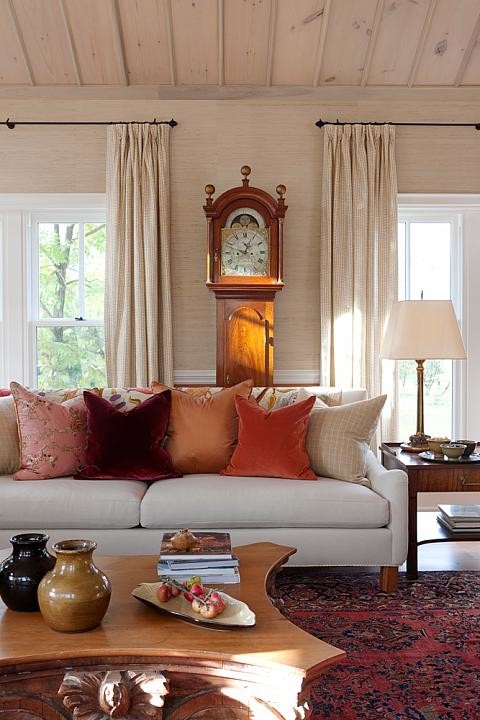 Cottage chic living room photo in Toronto
