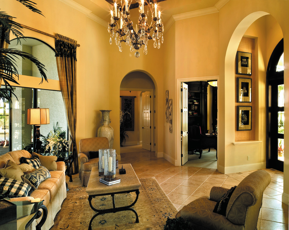 Exemple d'un grand salon méditerranéen ouvert avec une salle de réception, un mur beige, un sol en carrelage de céramique, aucune cheminée et aucun téléviseur.