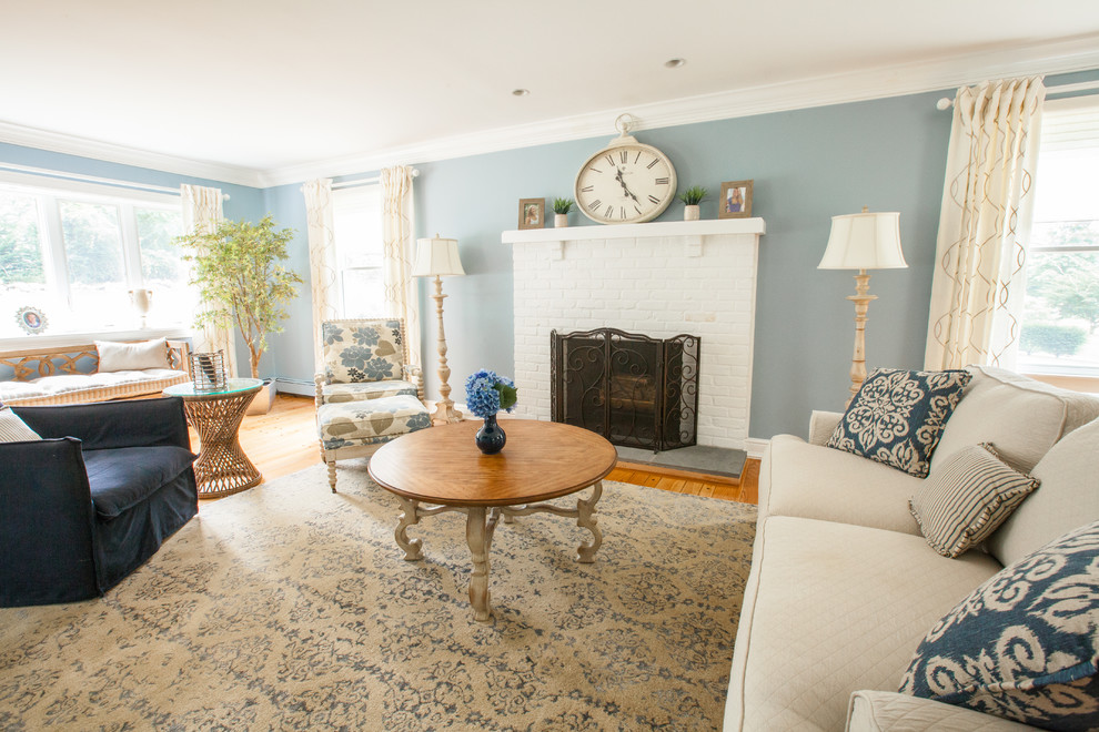 Photo of a classic living room in Bridgeport.