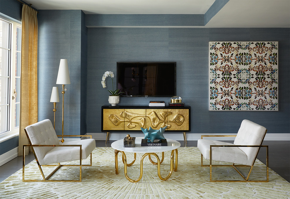 Immagine di un soggiorno moderno aperto con pareti blu, moquette e TV a parete