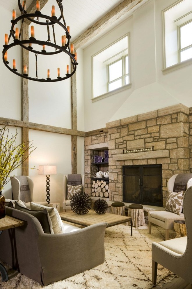 Rustikales Wohnzimmer mit Kamin und Kaminumrandung aus Stein in Denver