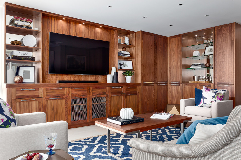На фото: гостиная комната среднего размера в стиле неоклассика (современная классика) с коричневыми стенами, телевизором на стене и домашним баром с