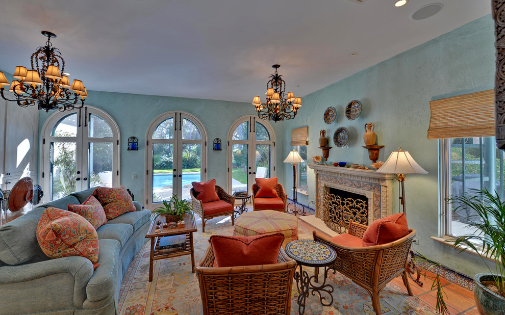 Tuscan living room photo in Atlanta