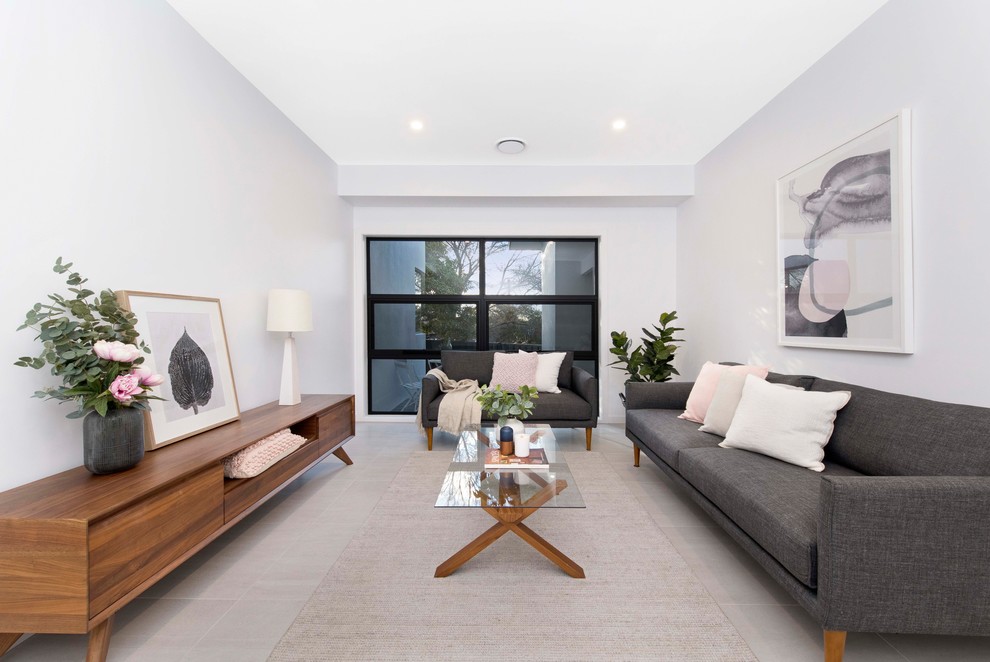 Mittelgroßes, Repräsentatives, Offenes Modernes Wohnzimmer mit Keramikboden, beigem Boden und weißer Wandfarbe in Canberra - Queanbeyan