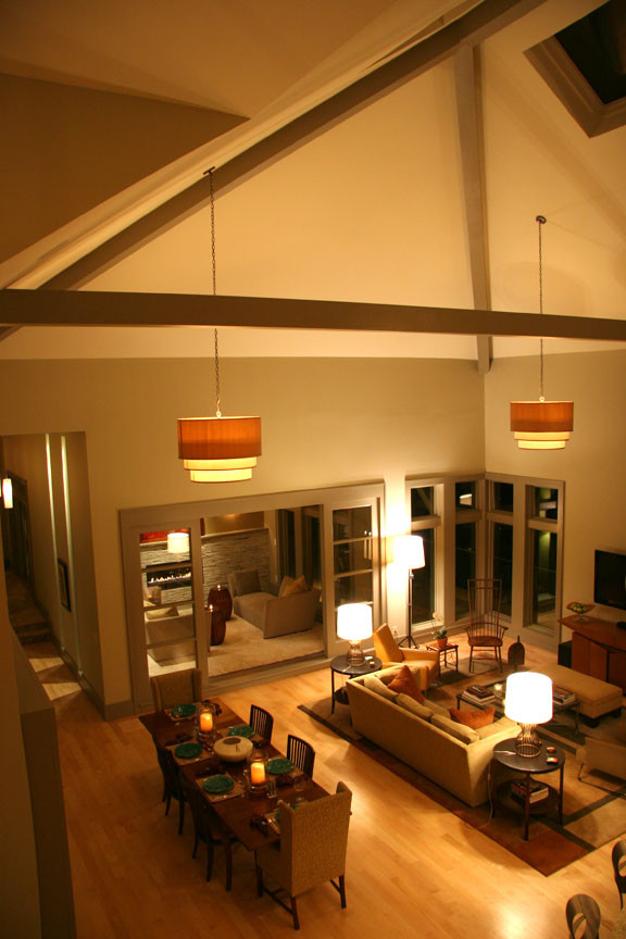This is an example of a contemporary living room in Atlanta.