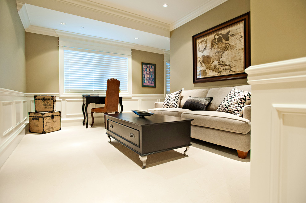 Imagen de salón para visitas cerrado clásico de tamaño medio sin chimenea y televisor con paredes grises, moqueta y suelo beige