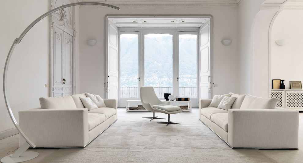 Idee per un grande soggiorno minimal aperto con sala formale, pareti bianche e moquette