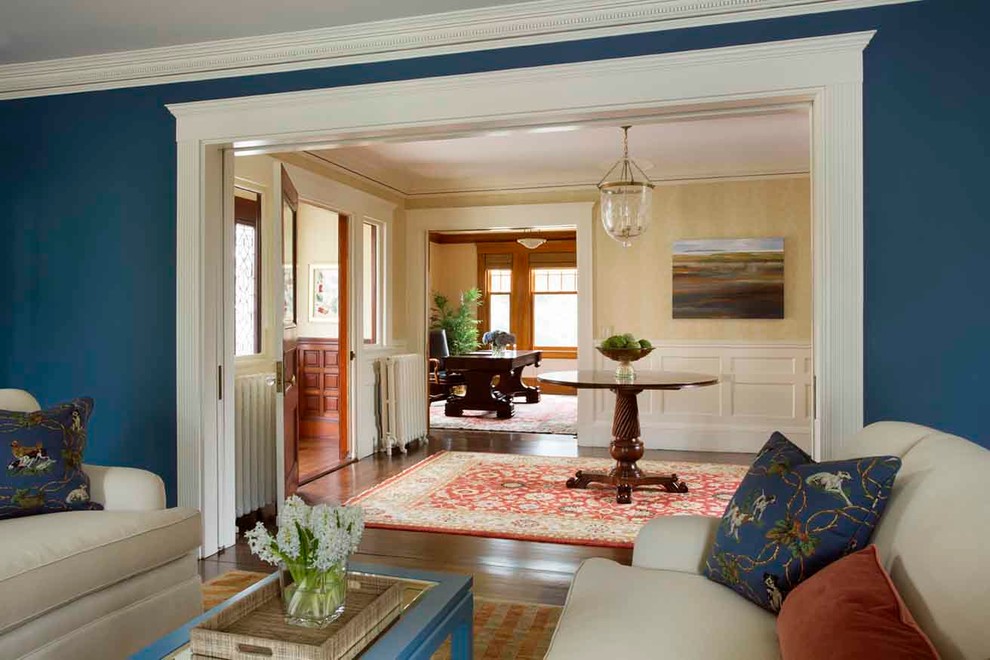 Design ideas for a traditional living room in Boston.