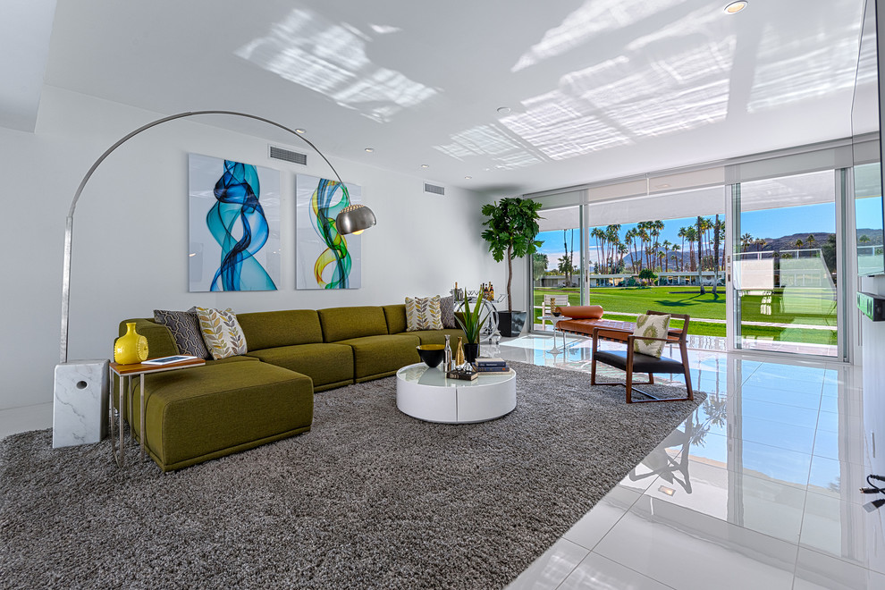 Immagine di un grande soggiorno moderno con pareti bianche e pavimento con piastrelle in ceramica
