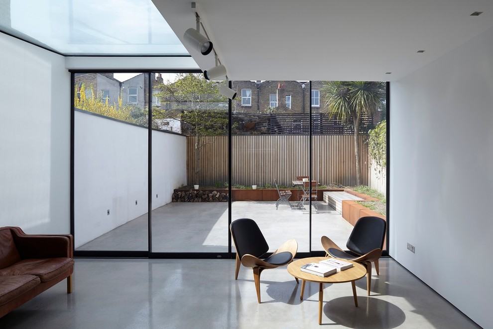 Источник вдохновения для домашнего уюта: открытая гостиная комната среднего размера в современном стиле с бетонным полом