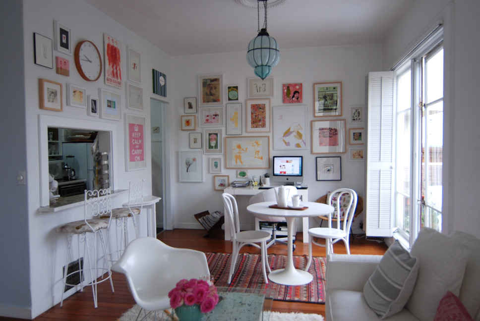 Example of an eclectic living room design in San Francisco