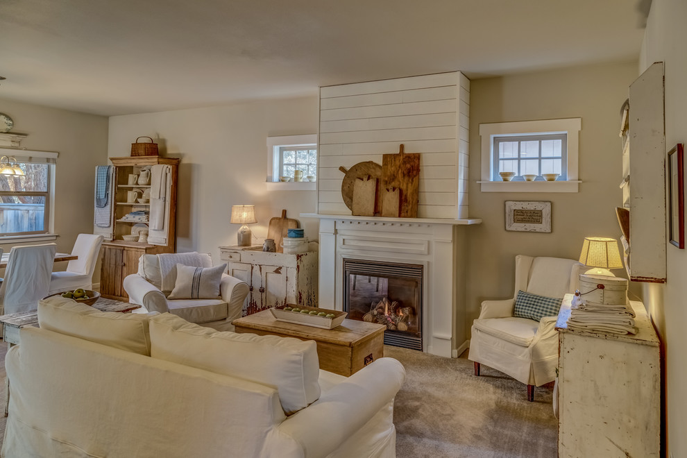 Idée de décoration pour un salon style shabby chic de taille moyenne et ouvert avec un mur beige, moquette, une cheminée standard, un manteau de cheminée en bois, aucun téléviseur et un sol beige.