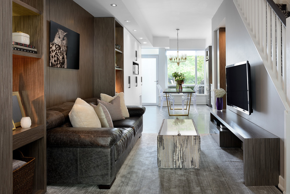Mittelgroßes, Repräsentatives, Abgetrenntes Modernes Wohnzimmer ohne Kamin mit grauer Wandfarbe und TV-Wand in Toronto